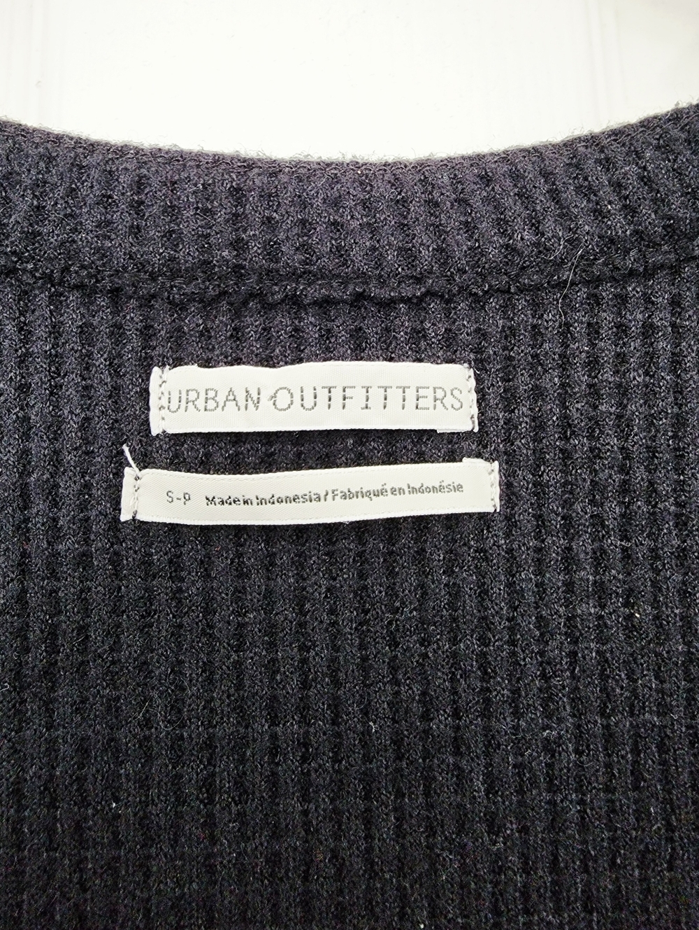 Urban Outfitters Black Cropped Wrap V-Neck Top Size S - Picture 3 of 4